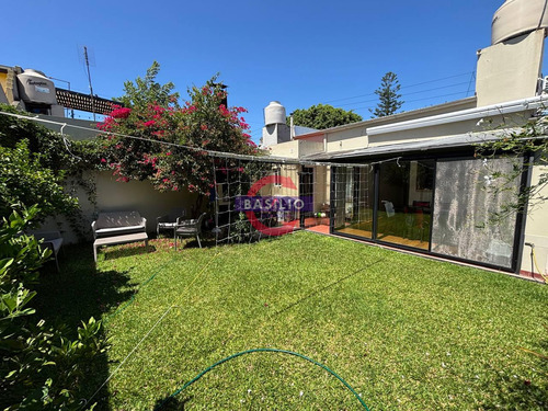 Venta Impecable Casa 5 Ambientes Con Jardín En Carapachay