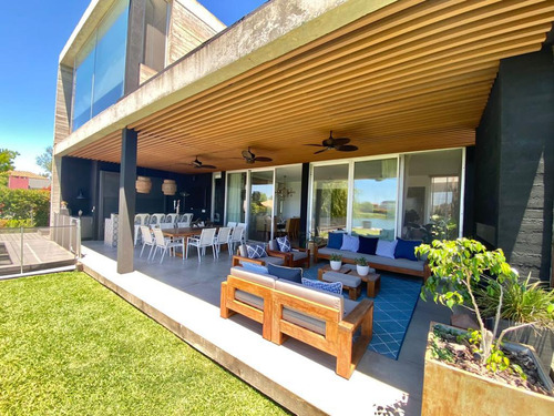 Venta Casa Moderna Al Agua Barrio Cerrado Barbarita