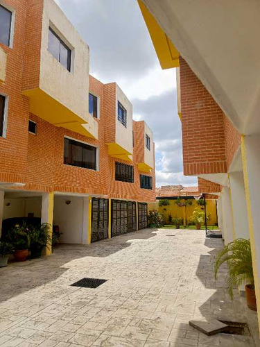 Town House En Venta En Urbanización El Manantial, Naguanagua