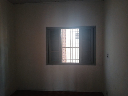 Duas Casas À Venda Ótima Localização Na Penha!