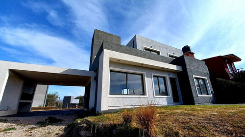 Casa En Villa Carlos Paz Con Vista Al Lago!