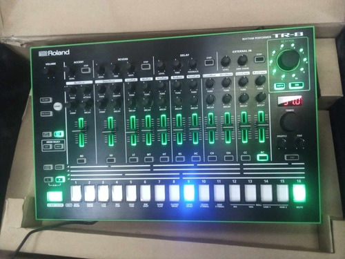 Roland Tr-8 Excelente 