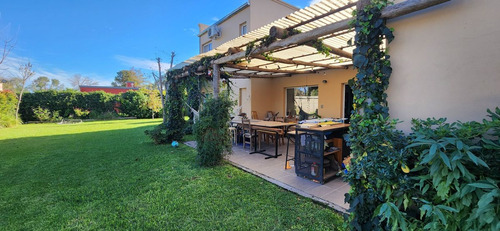 Venta Casa 5 Ambientes Con Piscina - Apto Credito
