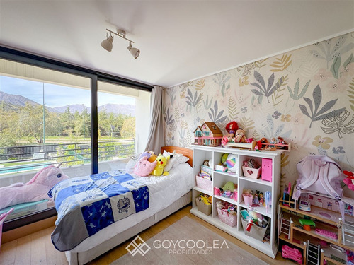 Casa En Venta De 4 Dorm. En Lo Barnechea