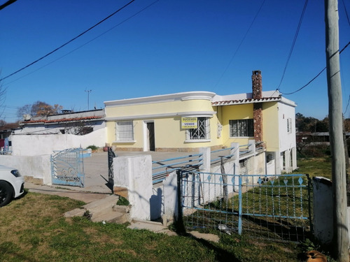 Imagen 16 de 24 de Vende Casa De 2 Plantas En Camino Mendoza A 500 Metros De La Perimetral