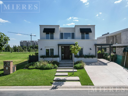 Muy Linda Casa En Venta En El Barrio Carpinchos De Nordelta.