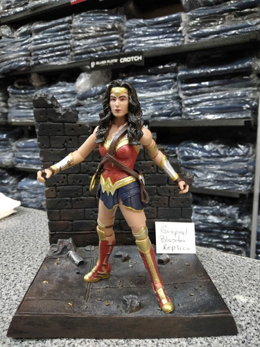 Dc Multiverse Wonder Woman, Grapnel Blaster Replica!! (Usado)
