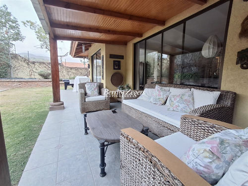 Casa En Venta De 4 Dorm. En Lo Barnechea Jumbo Pie Andino