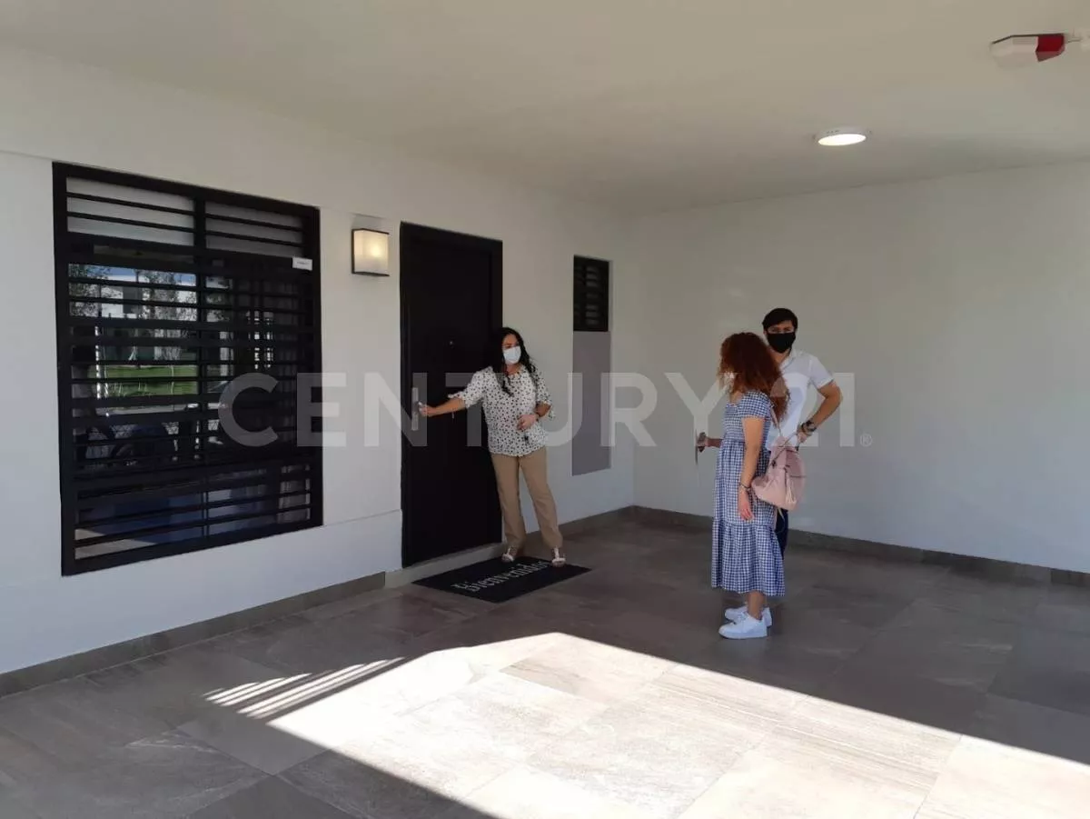 Venta De Casa En Cumbres, Fraccionamiento Privado