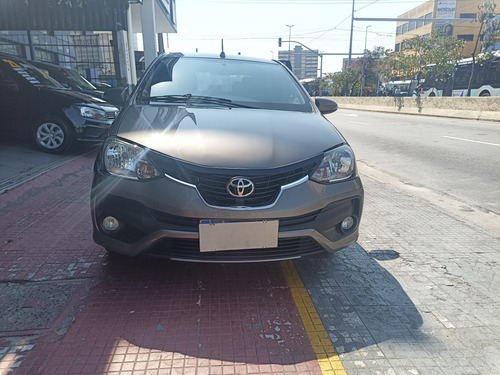 Toyota Etios Sedán 1.5 X Plus 16v Aut. 4p