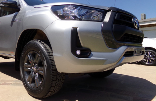 Imagen 9 de 10 de Toyota Hilux D/cabina 2.4 Tdi M/t Sr 4x2 0km My2023