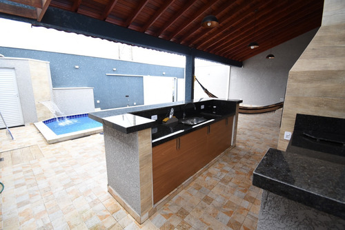 Imagem 10 de 25 de Casa Térrea Com Piscina À Venda Em Peruíbe/sp.