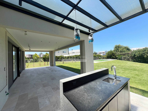 Excelente Casa En Venta A Estrenar 4 Dormitorios-ayres Plaza