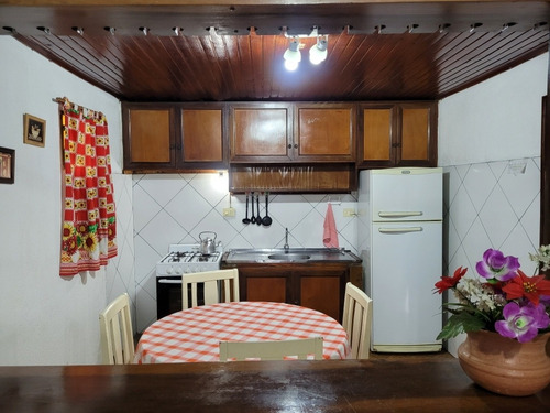 Imagen 10 de 18 de Alquiler De Casa Por Dia Con Piscina Y Quincho (uso Exclusivo). Ubicada En La Ciudad De Las Cataratas Del Iguazú, Puerto Iguazú, Misiones. Zona Céntrica