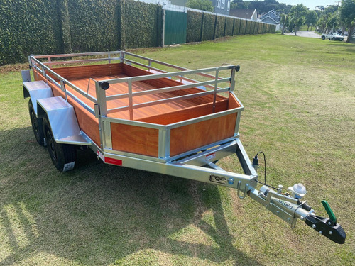 Carretinha Trucada Reforcada Com Freio A Disco De 3m X 1,50