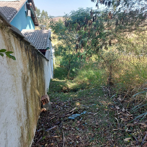Terreno Com Fundo Para A Represa