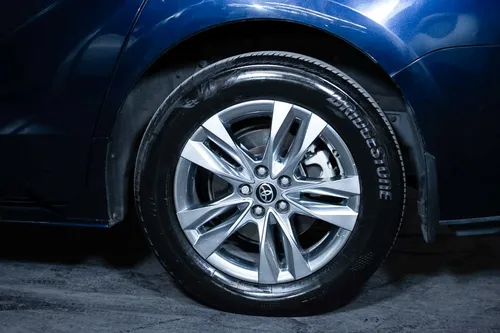 Toyota Sienna XLE Piel Híbrida