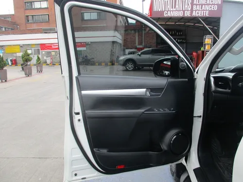 Toyota Hilux 4x4 2400cc At Aa