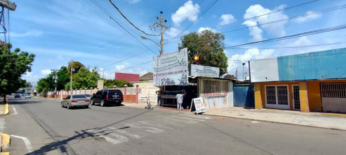 Imagen 1 de 6 de Casa Comercial En Venta En Av Las Delicias Maracaibo Apí 1463