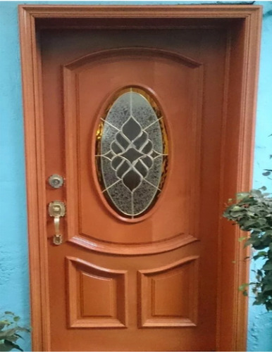 Puerta Principal De Madera Fina Y Con Diseño Elegante