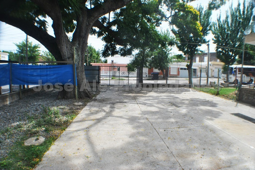 Imagen 3 de 4 de En Venta Importante Esquina Colonia Del Sacramento