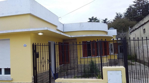 Casa En Venta - 2 Dormitorios 2 Baños - 550mts2 - Villa Arrieta, Olavarria