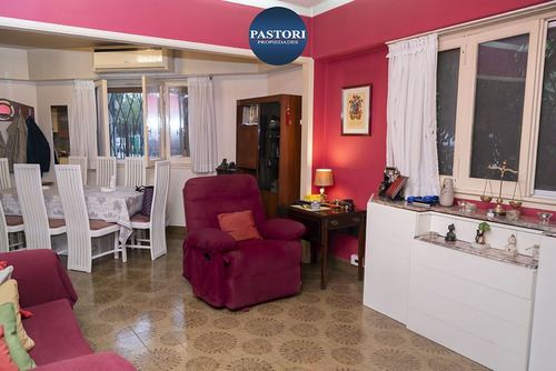 Muy Buena Casa 4 Amb Con Patio Y Gran Terraza!