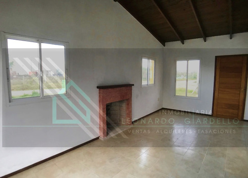 Casa 1 Dormitorio Con Patio Y Estufa A Leña