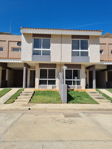 En Venta Hermosos Townhouse En San Diego Res Cumbres De La Esmeralda