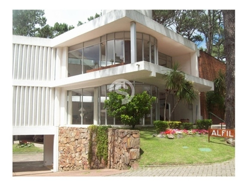 Apartamento En Mansa, 1 Dormitorios *- Ref: 4641