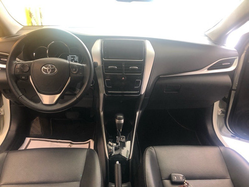 Imagem 6 de 8 de Toyota Yaris Yaris Sedan Automático
