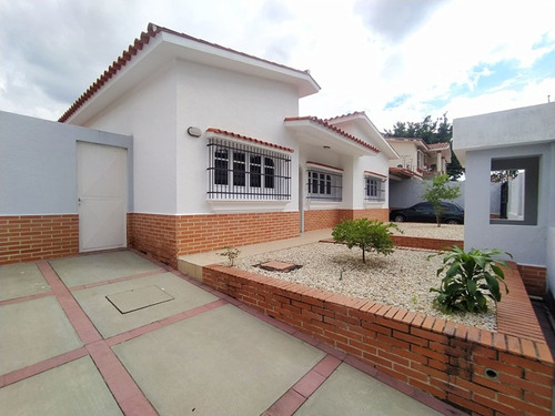 Casa-quinta En La Urb. Valles De Camoruco, Valencia. Vende Lino Juvinao