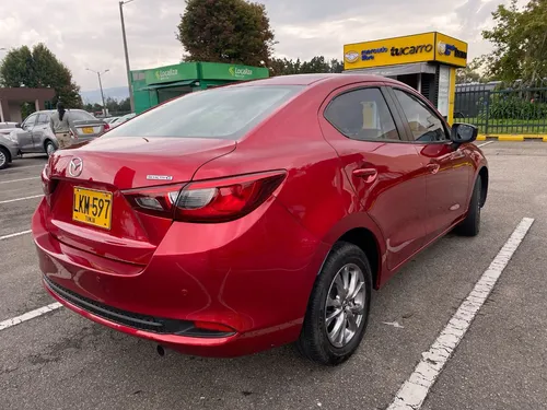 Mazda 2 1.5 Touring Sedan