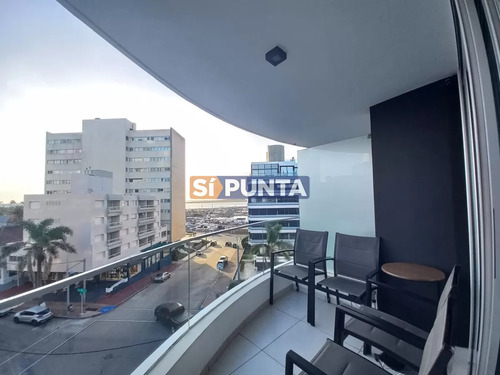 Vende Apartamento Penthouse En Sea Port, 2 Dormitorios, Vista Al Puerto, Con Parrillero, Peninsula, Punta Del Este 