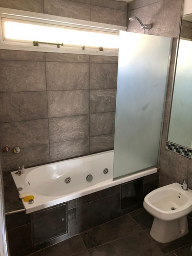 Imagen 9 de 15 de Casa Tres Dormitorios Sobre El Lago