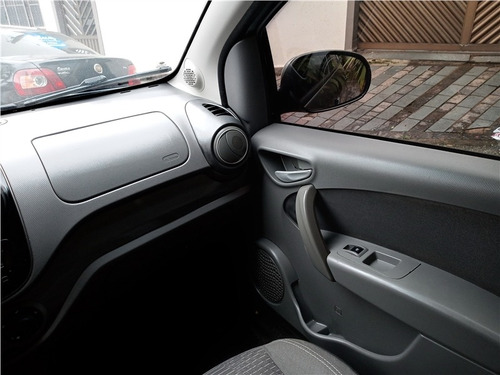 Imagem 11 de 13 de Fiat Palio 1.0 Mpi Attractive 8v Flex 4p Manual