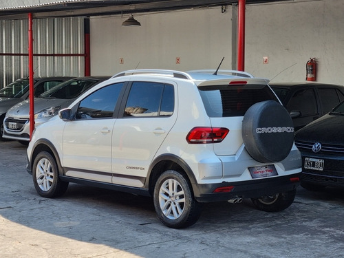 Imagen 3 de 11 de Volkswagen Crossfox 2015 1.6 Trendline Ll Alt