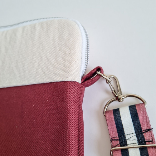 Imagen 2 de 3 de Funda Para Notebook De Tela Diseño Bravo Nilo