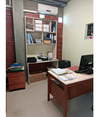Imagen 10 de 15 de Edificio Y Local Comercial Centrico De Tres Plantas Oficinas Deposito. Unidad Funcional