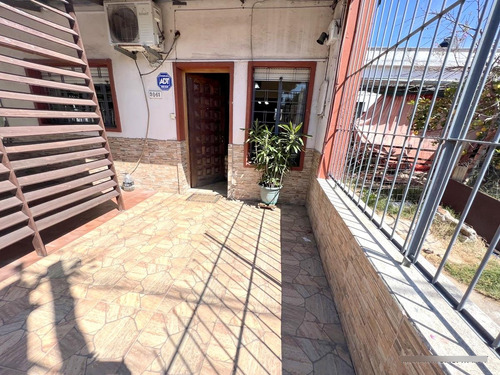 Venta Casa, A Dos Cuadras De 8 De Octubre, 3 Dormitorios
