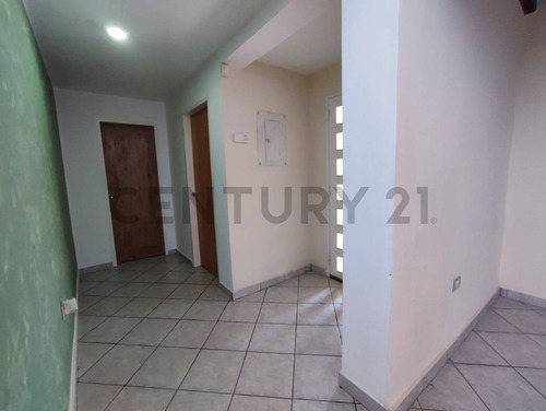 Amplio Townhouse Ubicado En C.r Villas De Oriente