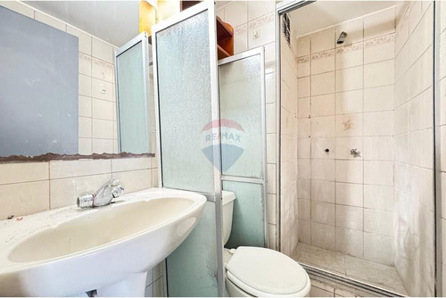 5 Dormitorios 3 Pisos Más Subterráneo Condominio