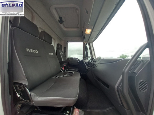 Imagem 10 de 15 de Iveco 9-190 Tector (2020) Baú Carga Seca