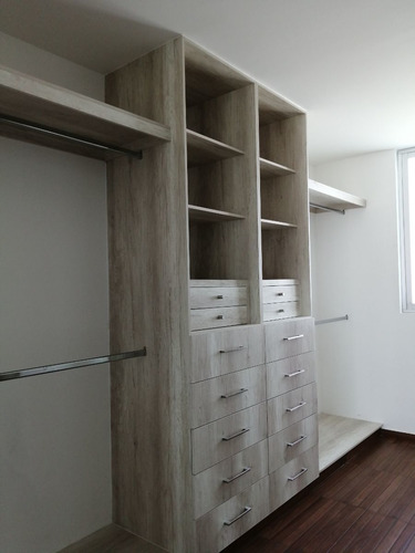 Se Vende Hermosa Casa En El Refugio, Estudio, Jardín, 3 Recamaras, Equipada..