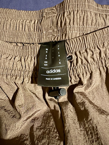 Pantalón Corto Adidas City Escape Woven. (Usado)