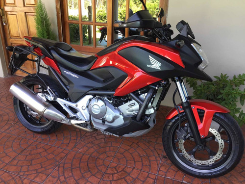 Imagen 7 de 23 de Honda Nc700 Equipada Con Baul Trasero Givi Y Laterales Givi