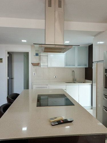 Apartamento En Alquiler Fijo, Blue Bay Playa Moreno. Pampat
