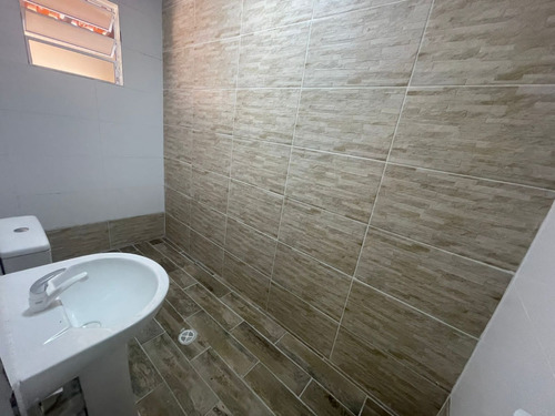 Imagem 9 de 17 de M - Casa Geminada Reformada Na Guilhermina, Oportunidade! 2 Dorm C/ Suíte, Churrasqueira E Vagas Cobertas.