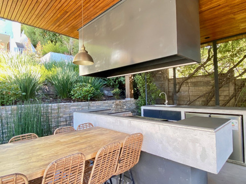 Se Vende Espectacular Casa En Condoinio / Con Novación
