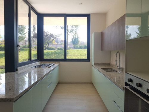 Residencia De Autor En Altozano, 4 Recámaras, Una En Pb, Estudio, Family Room..